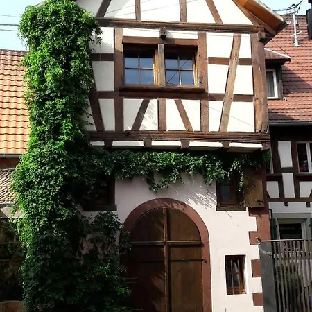 Comme Une Tour Dans Le Centre Historique Bouxwiller  Exterior photo