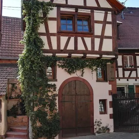 Comme Une Tour Dans Le Centre Historique Bouxwiller  Exterior photo